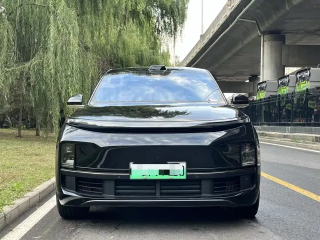 Li Auto L8 — Фото автомобиля 2