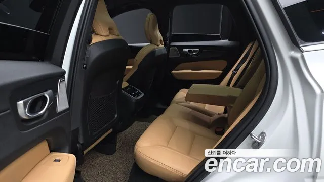 Вольво XC60 — Фото автомобиля 10