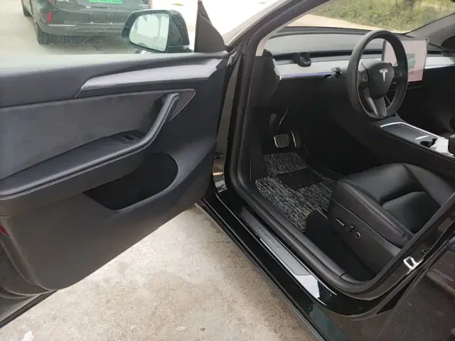 Tesla Model Y — Фото автомобиля 15