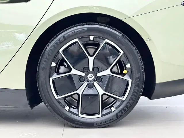 Xiaomi SU7 — Фото автомобиля 11