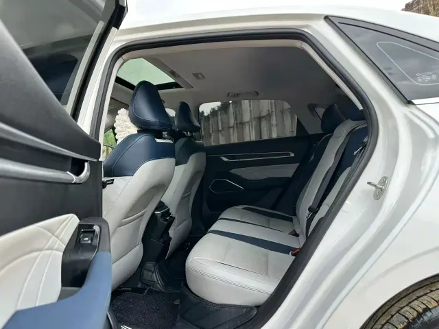 Geely Emgrand — Фото автомобиля 9