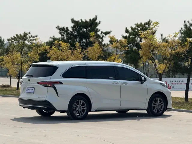 Toyota Sienna — Фото автомобиля 25