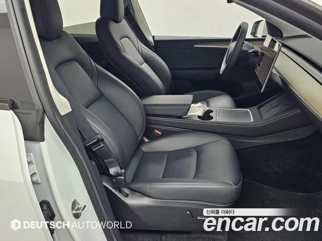 Tesla Model Y — Фото автомобиля 10