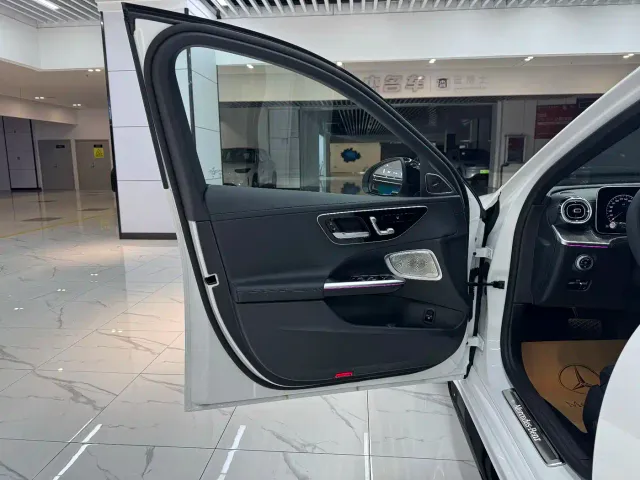 Mercedes-Benz C-Class — Фото автомобиля 10