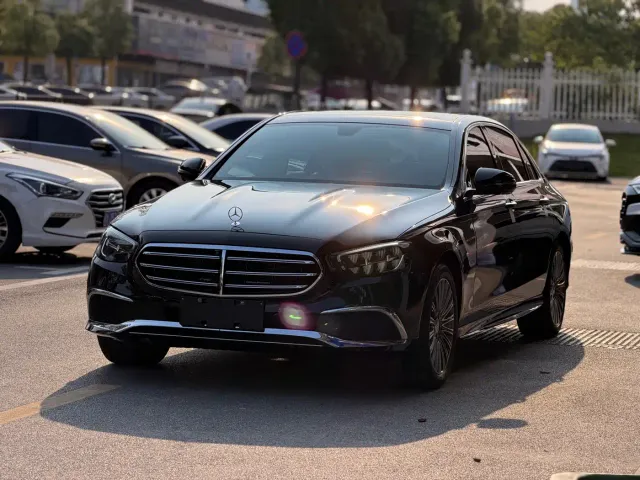 Mercedes-Benz E-Class — Фото автомобиля 2