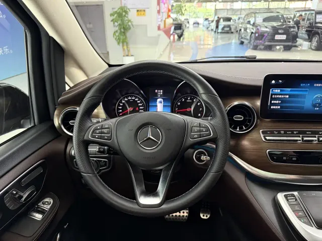 Mercedes-Benz V-Class — Фото автомобиля 20