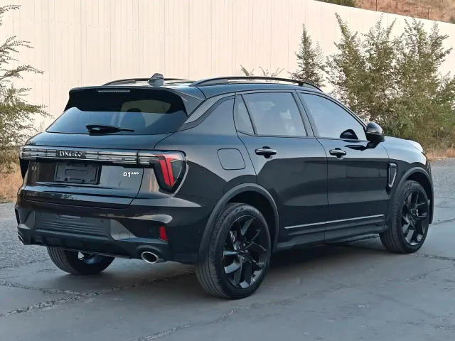 Lynk & Co 01 — Фото автомобиля 5