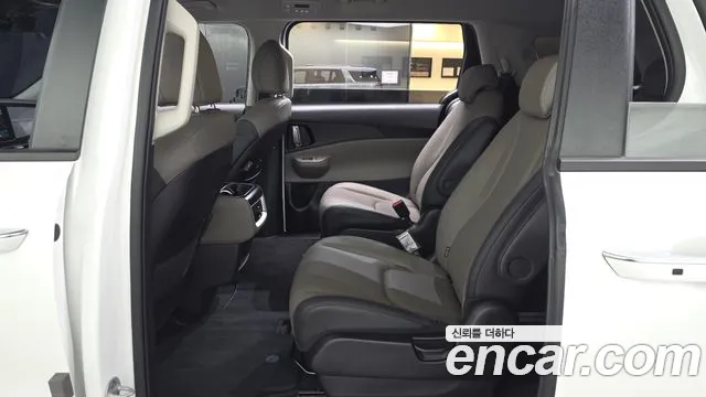 Kia Carnival — Фото автомобиля 17