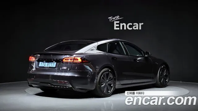 Tesla Model S — Фото автомобиля 2
