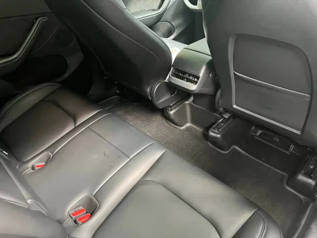 Tesla Model Y — Фото автомобиля 6