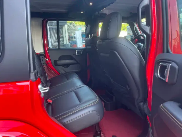 Jeep Wrangler — Фото автомобиля 9