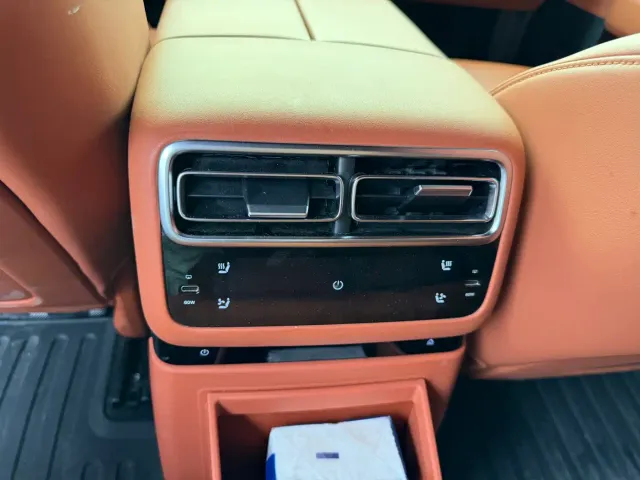 Li Auto L6 — Фото автомобиля 7