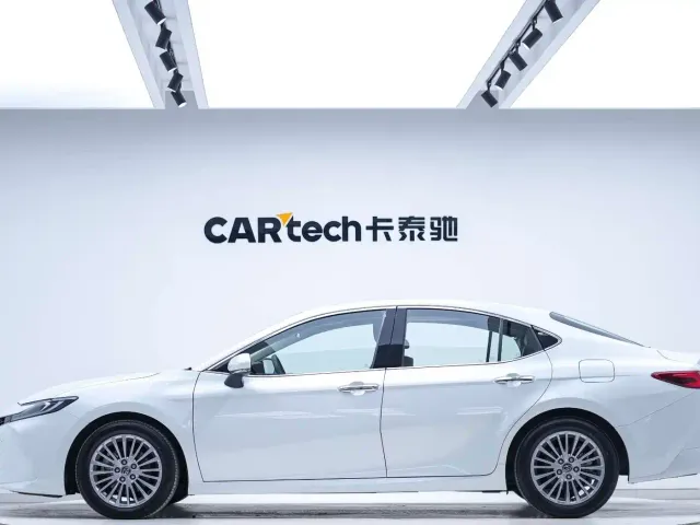 Toyota Camry — Фото автомобиля 2