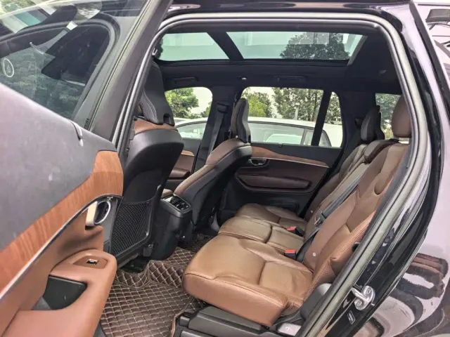 Volvo XC90 — Фото автомобиля 10