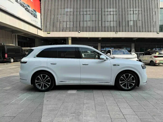 Aito M7 — Фото автомобиля 2