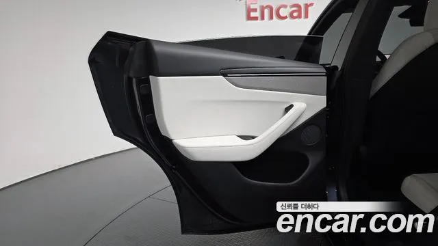 Tesla Model Y — Фото автомобиля 14