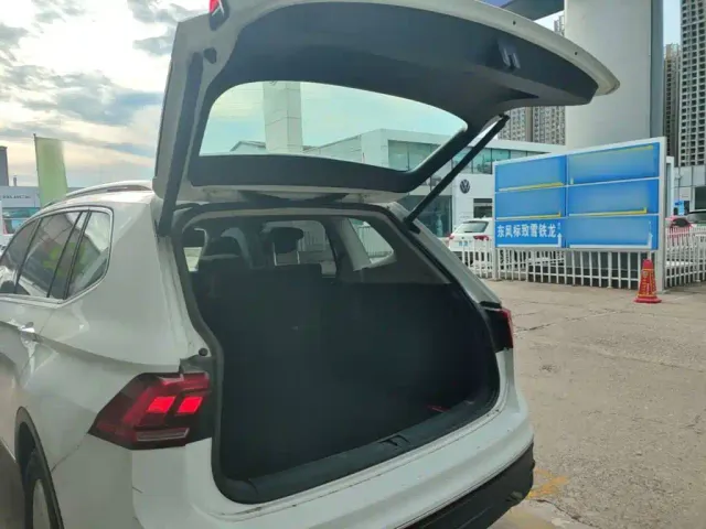 Volkswagen Tiguan L — Фото автомобиля 18