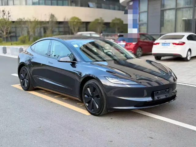 Tesla Model 3 — Фото автомобиля 3