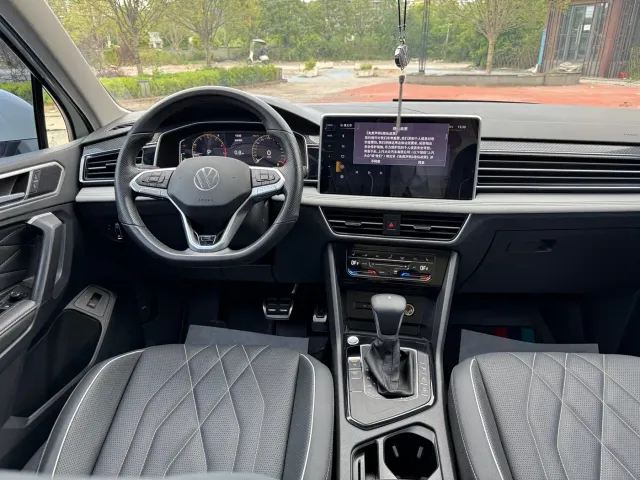 Volkswagen Tiguan L — Фото автомобиля 4