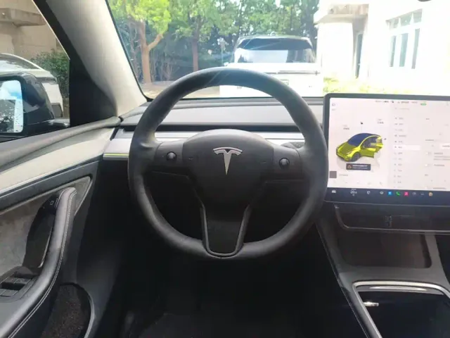Tesla Model Y — Фото автомобиля 6