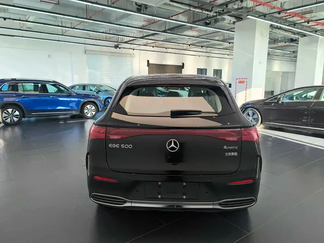 Mercedes-Benz EQE SUV — Фото автомобиля 11