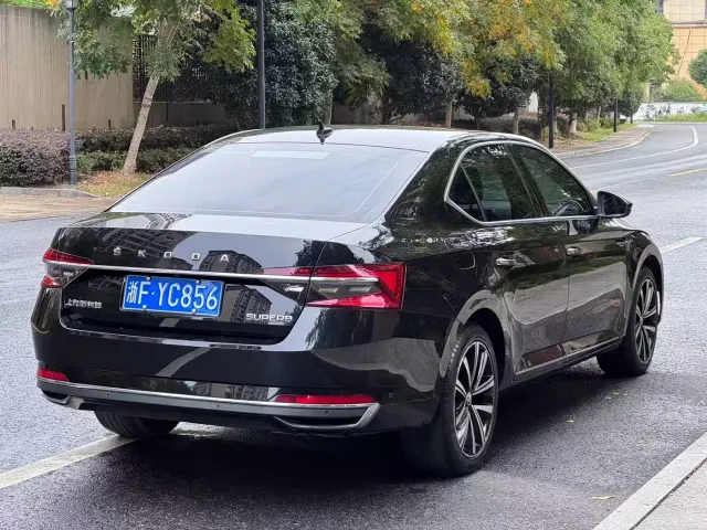Skoda Superb — Фото автомобиля 12