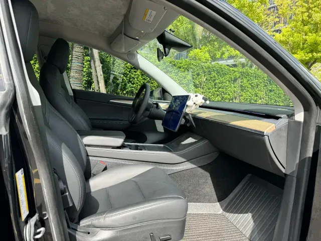 Tesla Model Y — Фото автомобиля 8