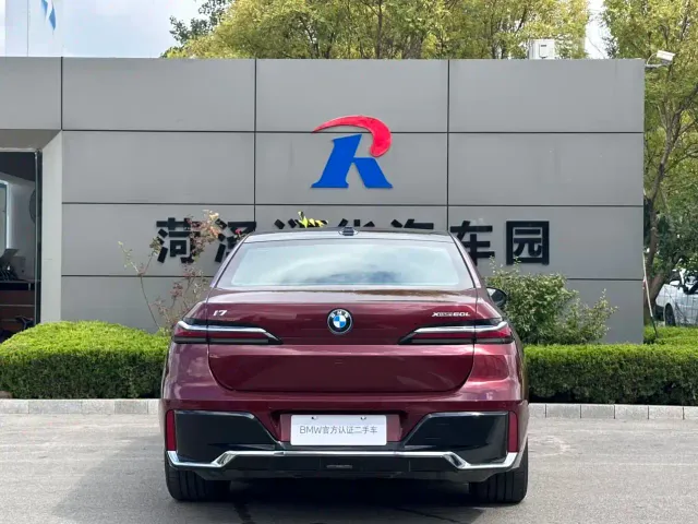 BMW i7 — Фото автомобиля 16