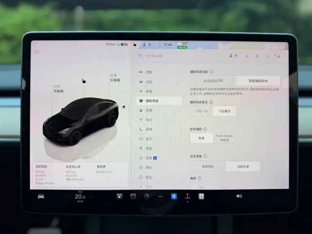 Tesla Model Y — Фото автомобиля 13