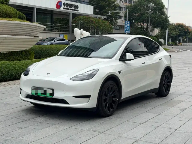 Фотография автомобиля — Tesla Model Y