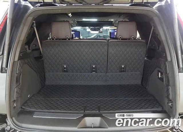 Cadillac Escalade Generation 5 — Фото автомобиля 10