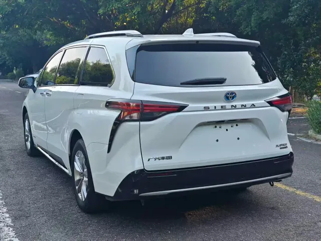 Toyota Sienna — Фото автомобиля 9