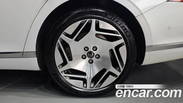 Genesis G90 Бензин 3.5 Turbo e-S/C AWD LWB — Фото автомобиля 12