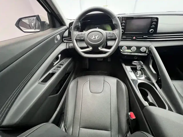 Hyundai Elantra — Фото автомобиля 10