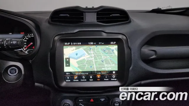 Jeep Renegade — Фото автомобиля 11
