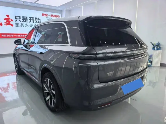 Li Auto L8 — Фото автомобиля 7