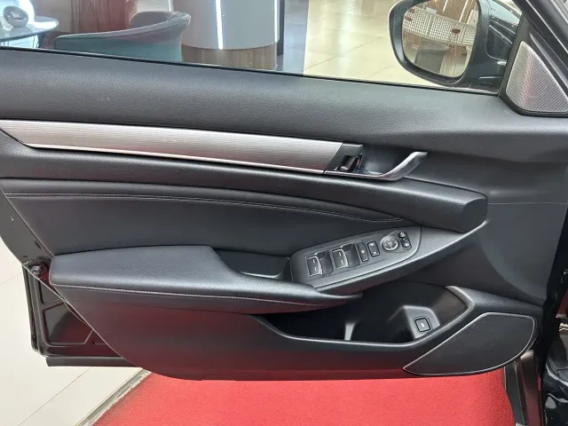 Honda Accord — Фото автомобиля 10