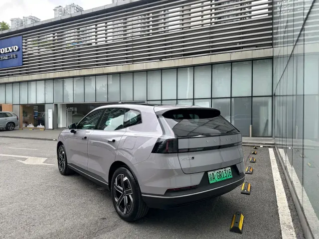 Volvo XC70 Plug-in Hybrid — Фото автомобиля 6
