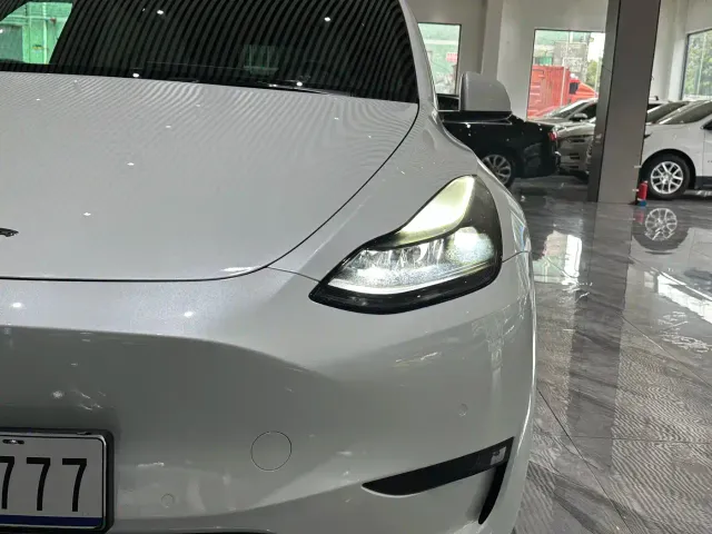 Tesla Model Y — Фото автомобиля 26