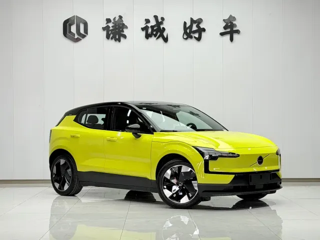 Volvo EX30 — Фото автомобиля 3