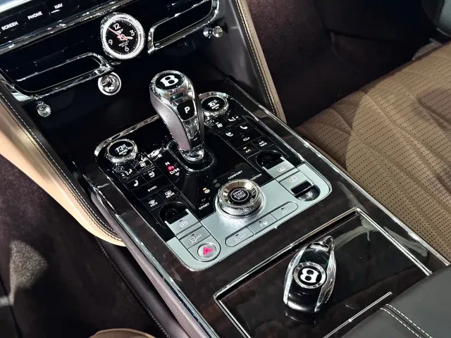 Bentley Flying Spur — Фото автомобиля 23