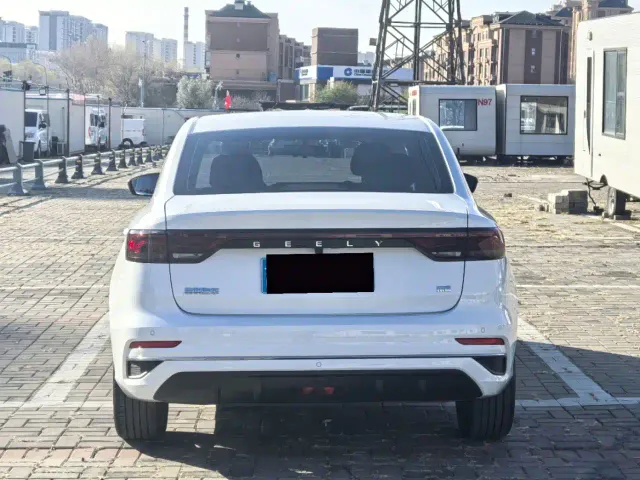 Geely Emgrand — Фото автомобиля 8