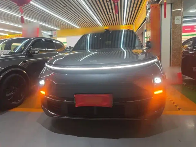 Li Auto L9 — Фото автомобиля 2