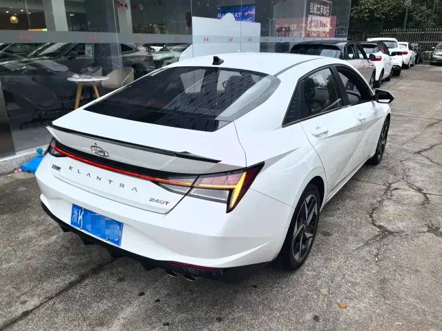 Hyundai Elantra — Фото автомобиля 13