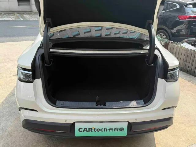 BYD Seal 07 DM-i — Фото автомобиля 11