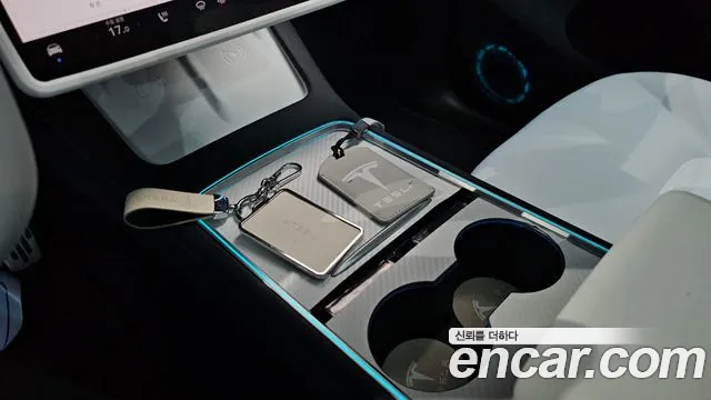 Tesla Model Y — Фото автомобиля 26