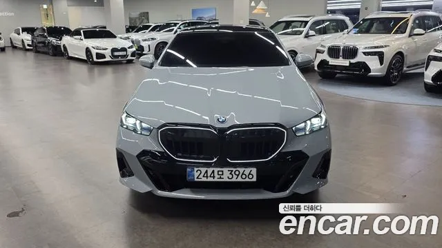 BMW 5 Series — Фото автомобиля 2