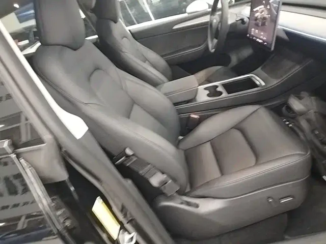 Tesla Model Y — Фото автомобиля 24