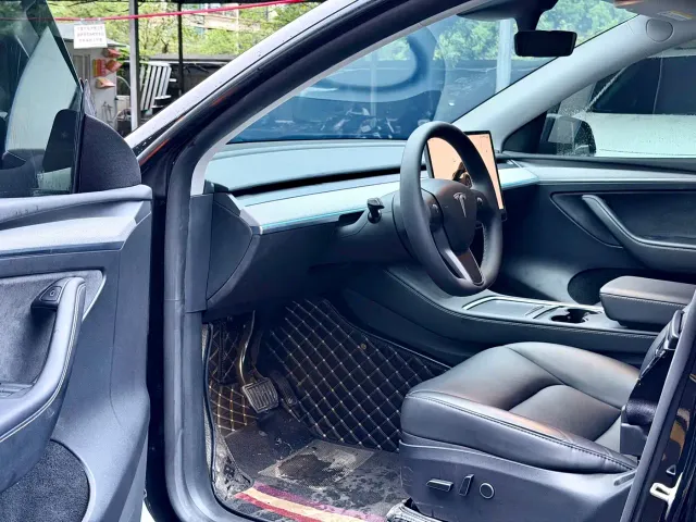 Tesla Model Y — Фото автомобиля 7