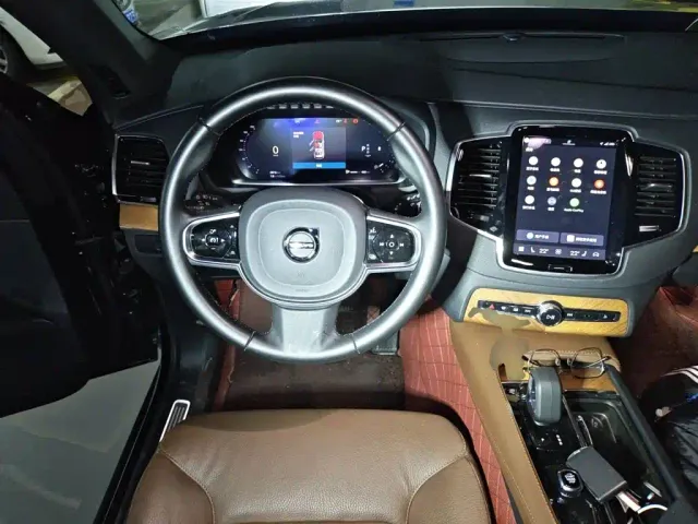 Volvo XC90 — Фото автомобиля 13